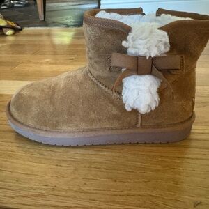 Koolaburra Kids Tan Boots with Plush White Lining